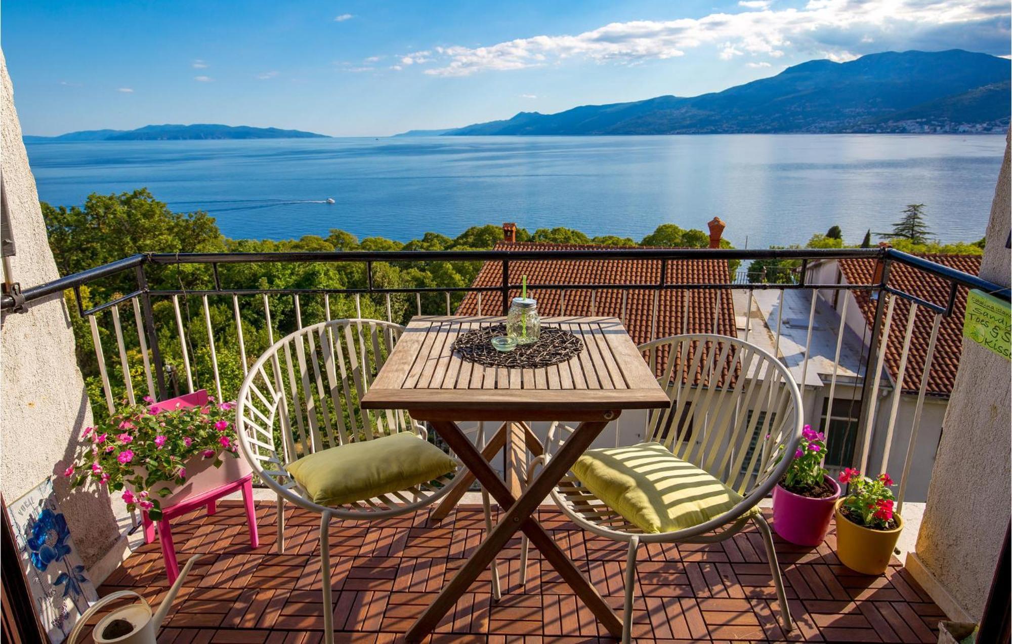 2 Bedroom Gorgeous In Apartment Rijeka